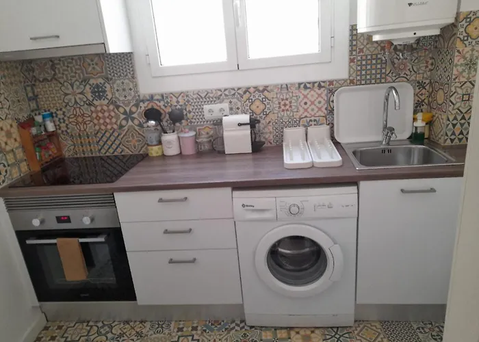 1 Casual Apartments